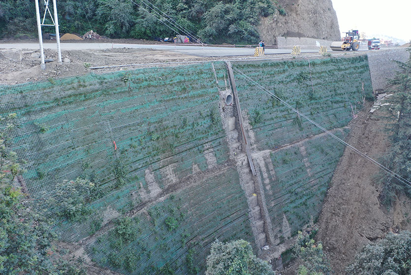 Reinforced Steep Slopes - Geogrid